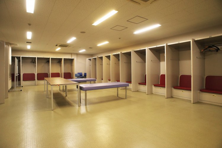 2009年に改装されたロッカールームは、体の大 きな外国人選手も快適に使える1.5倍サイズ。