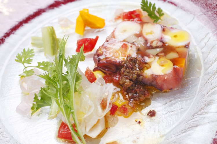 タコのテリーヌ。野菜との相性も絶妙だ。