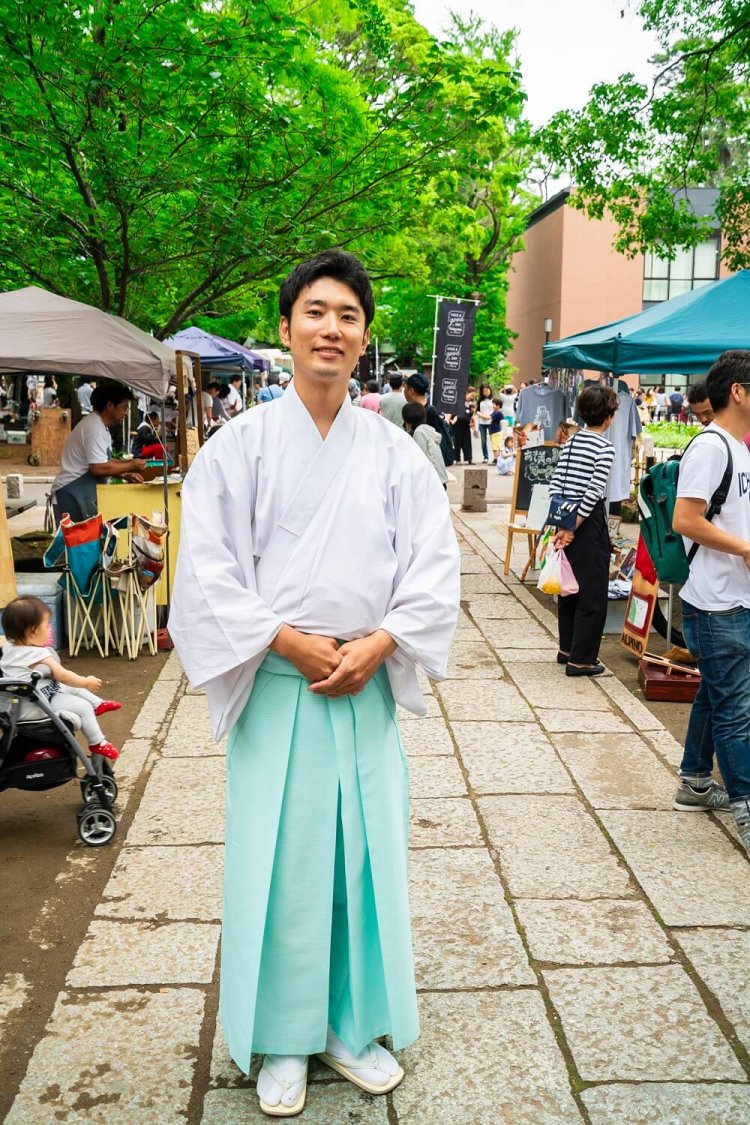 葛飾八幡宮 宮司 持田篤史さん。京都の上賀茂神社で修業。そこでは手作り市が盛んで、葛飾八幡宮に戻ったら自分も地元のために何かしたいと考えたという。