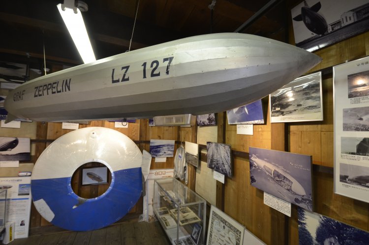 『喫茶 蔵』隣の土蔵には「土浦 ツェッペリン伯号展示館」がある。