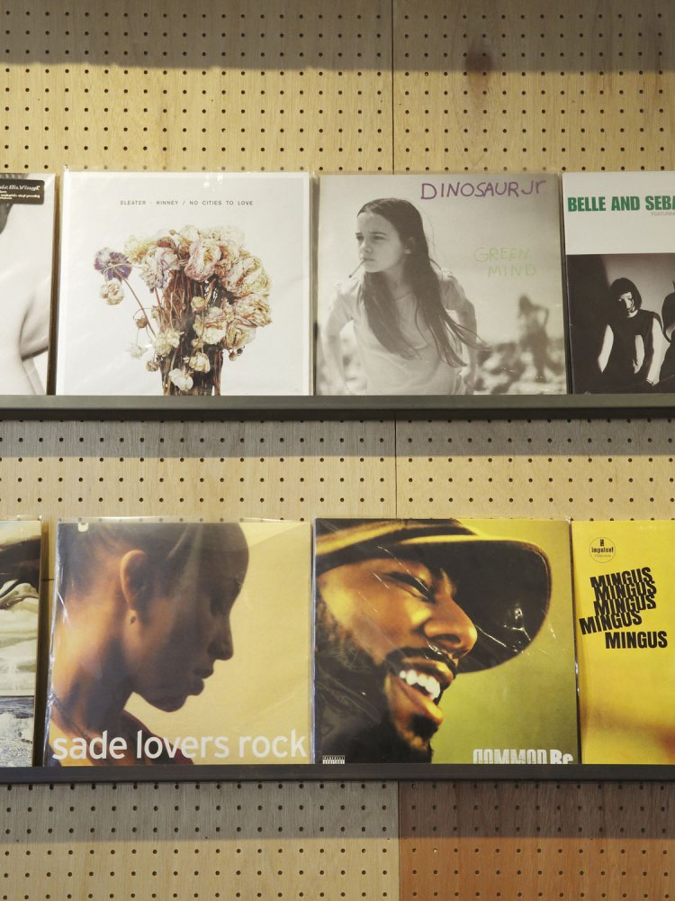 内装の肝だというレコード。