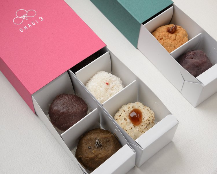 各1個220円、3個単位で販売。白あんにほうじ茶パウダーが入った「焙月」と、こしあんが堪能できる「有明月」は東京限定。