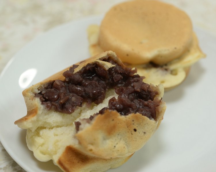 あんこたっぷり。ワイルドな見た目からは想像できない上品な味わい。