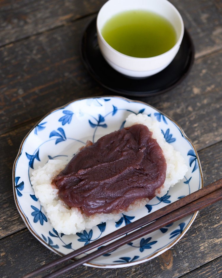 ぼたもち。あんこは糯米に合わせて柔らかめにしている。