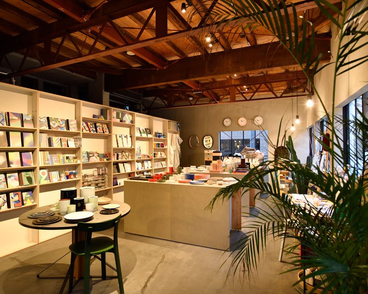 ゆったりした文具スペース。