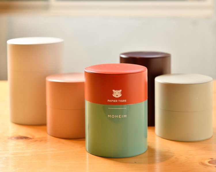 カフェの食器と同じMOHEIMのTINCANISTERは茶筒に使いたい！　Sサイズ2860円～。