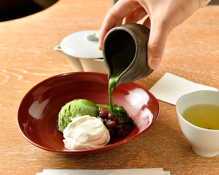 抹茶アッフォガートのお茶セット2000円。