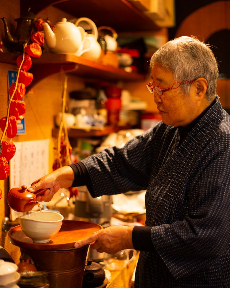 あすかさんと皆が呼ぶ渡邉さんは茶の伝道師。