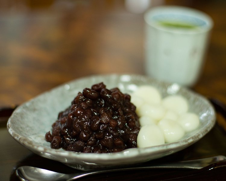 白玉ぜんざい850円にはクリーム付き1000円もあり。