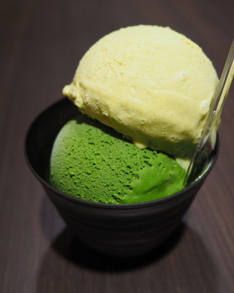 抹茶と玄米茶のジェラート680円。