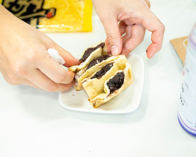 油揚げに入れて焼くとたい焼きに。