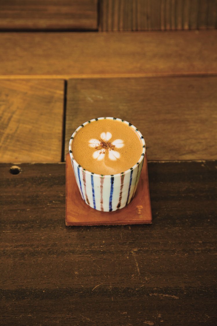 ピーナッツバターを使うナッツラテ900円