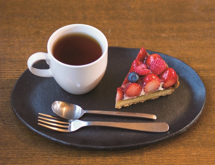 ベリーのタルト495円、紅茶450円。
