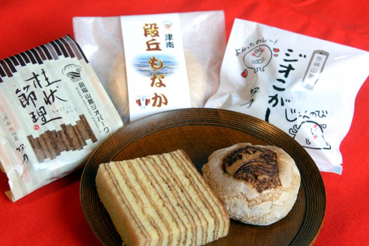 右からジオこがし130円、段丘もなか130円、柱状節理160円。