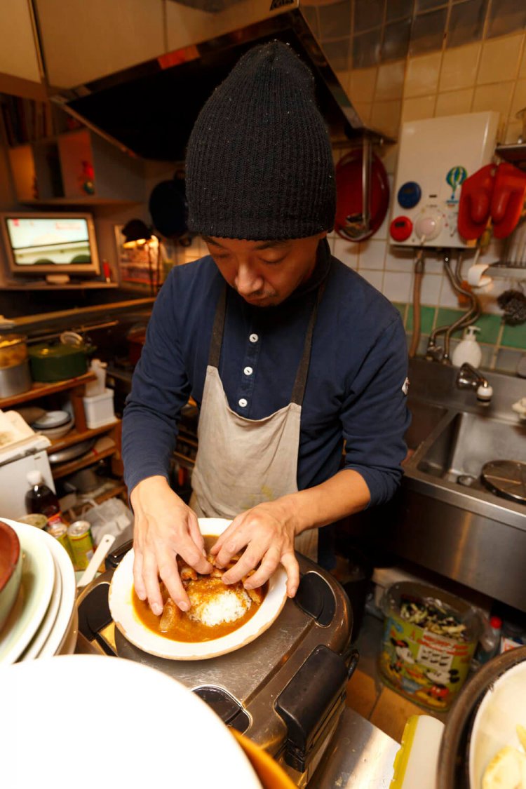 イラン製など各国の器から店主が気ままにチョイス。