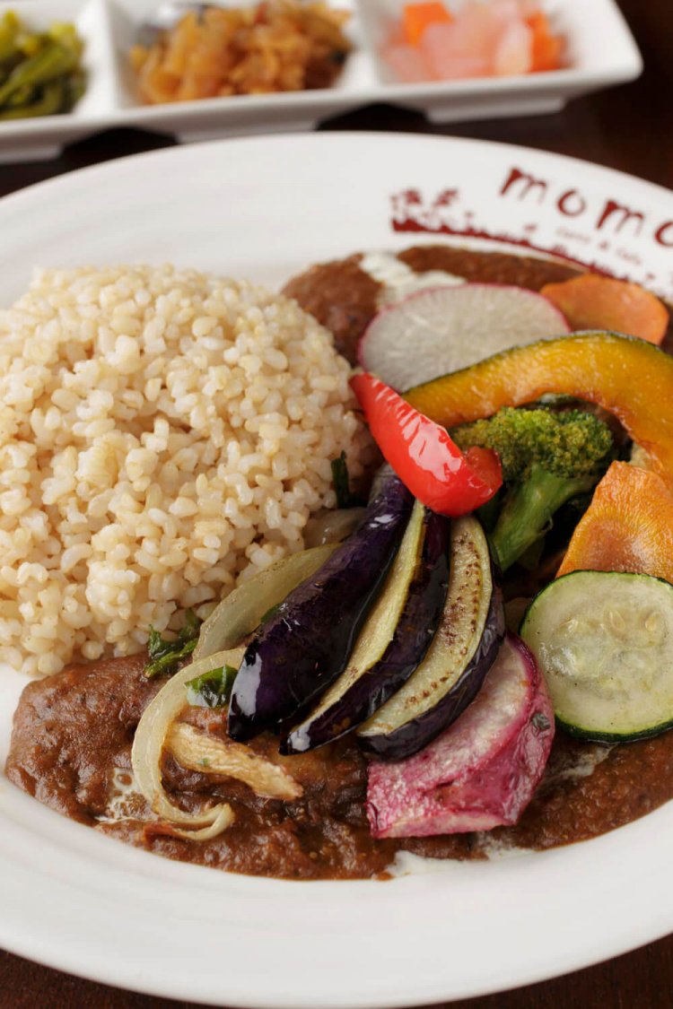 ライスは通常白米だが玄米にも変更可。1100円。