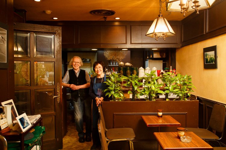 朗らかな理子さんと正雄さん。