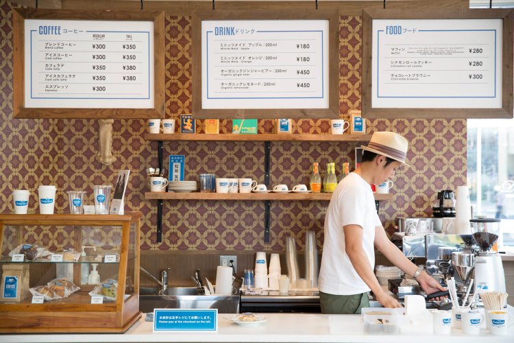 マフィンなどの軽食が嬉しい。FREE Wi-Fi も便利。