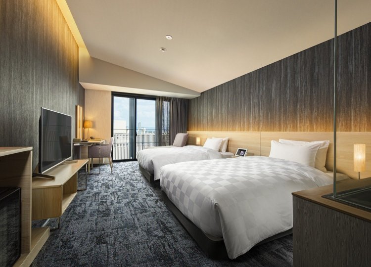 シックにまとめられたスタンダードツインの客室。