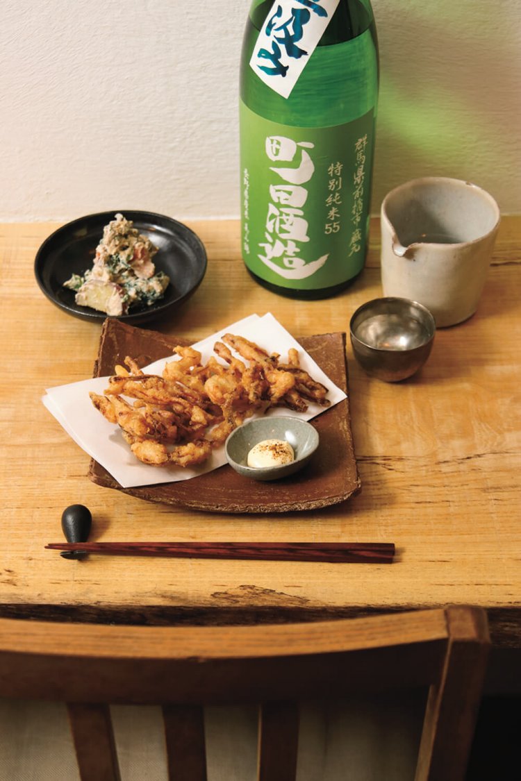 さきいかの天ぷら500円、5種の野菜の白和え450円、酒750円～。