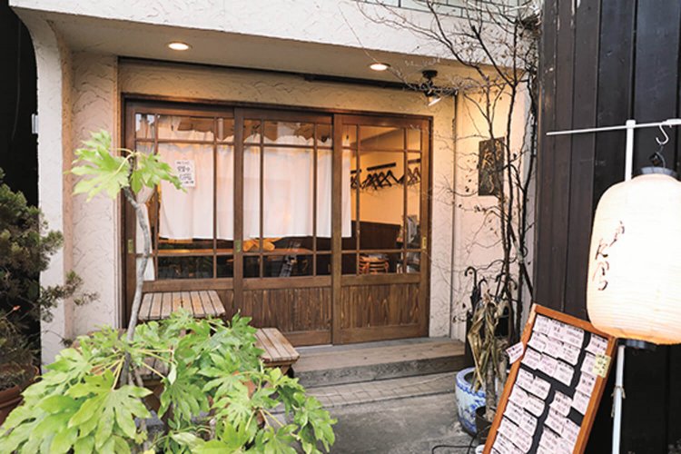 テラス席あり。