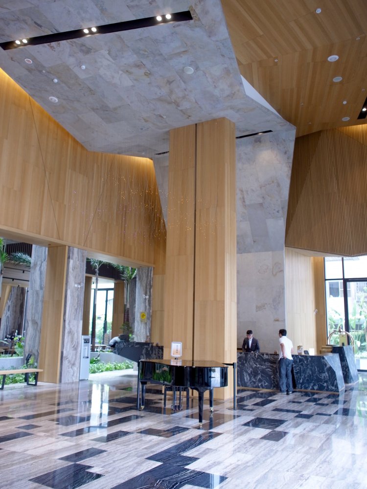 広々としたロビー