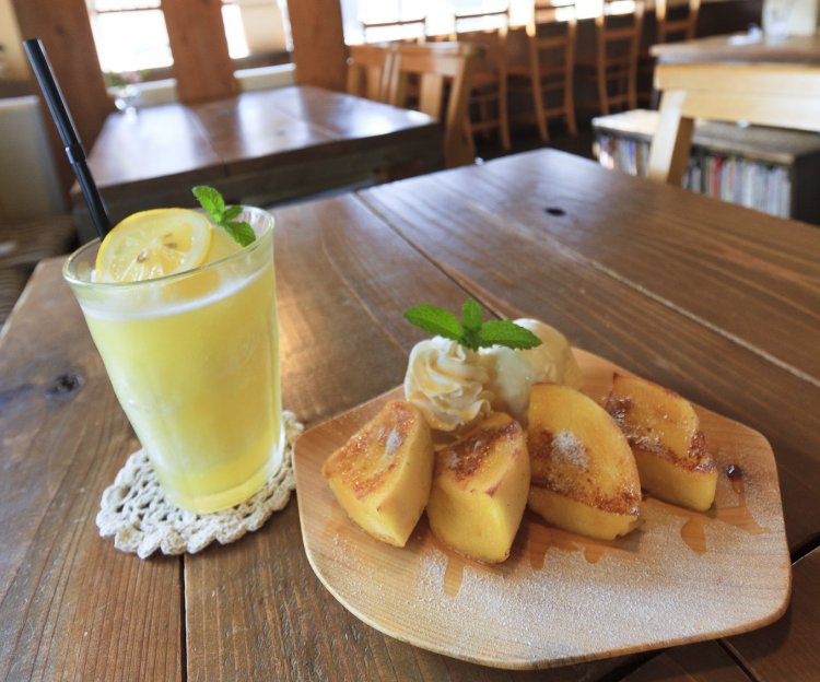 ベーグルフレンチトーストと酸っぱ苦いシークァーサーフローズン。