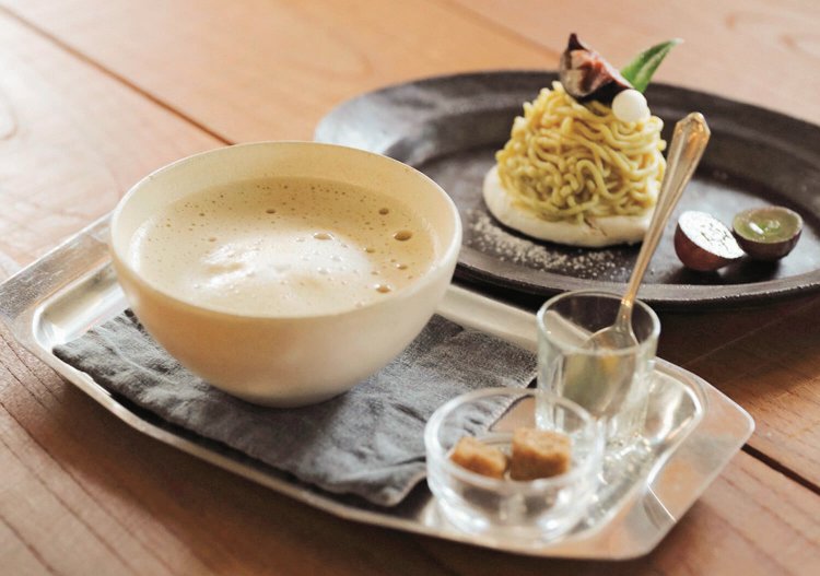 今日のケーキから和栗のモンブラン650円とカフェオレ630円。