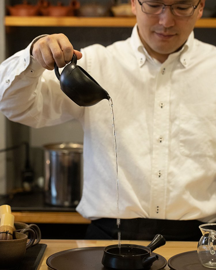 「急須の中に、茶畑で感じた香りを再現したい」と、和多田さん。
