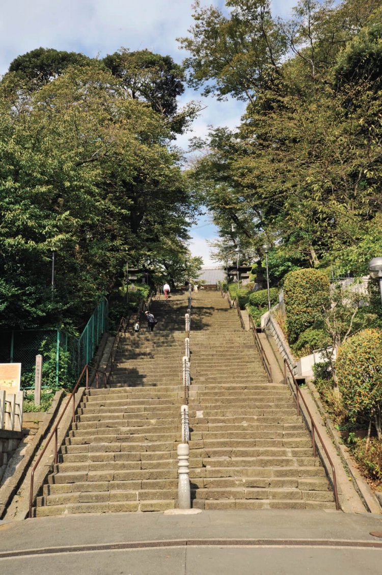 池上本門寺参詣は、加藤清正の寄進により造られた此経難持坂（しぎょうなんじざか）を上って。