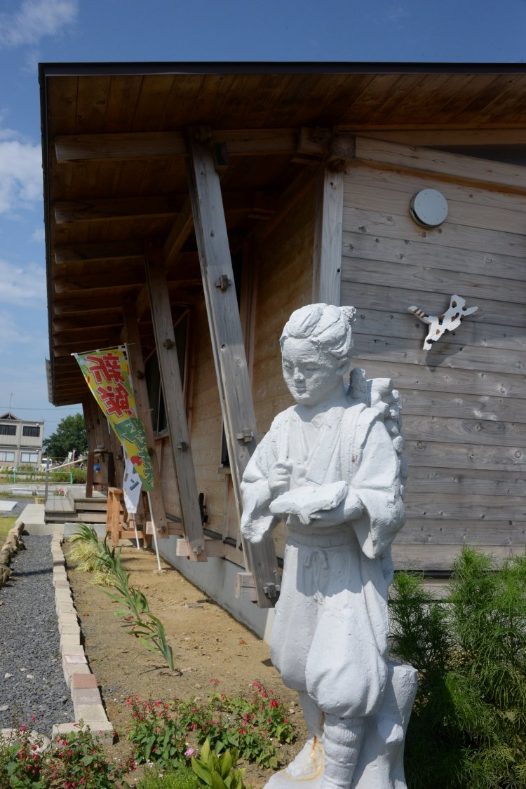震災遺構として保存予定の旧門脇小学校に建っていた二宮金次郎像。