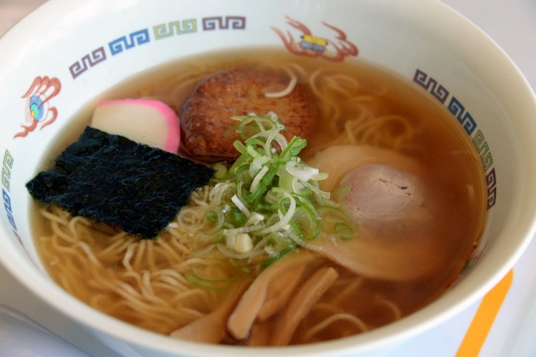 サバだしラーメン700円。 スープは塩と醤油をブレンド。