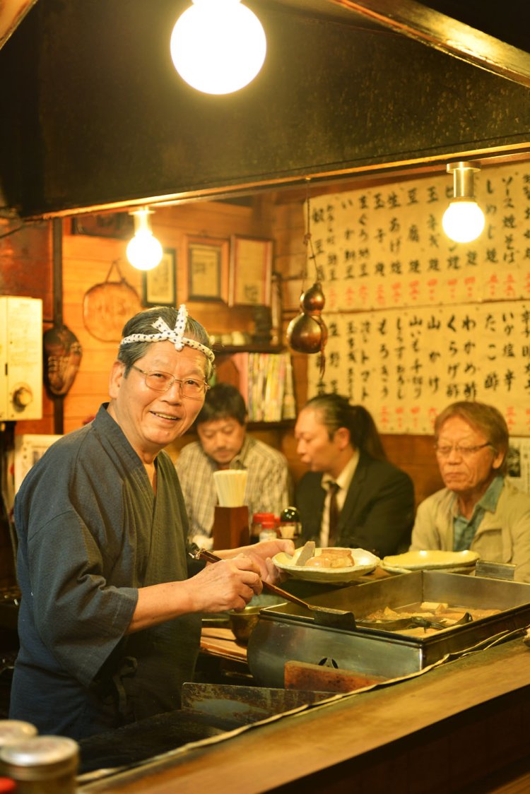 カウンター席のみの店は、創業時は珍しかったという。