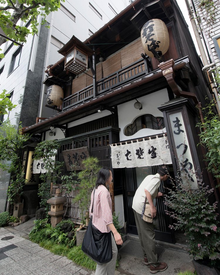 建物は東京都選定の歴史的建造物になっている昭和2年（1927）建築の木造2階建て。