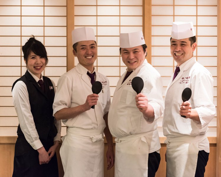 「どんどんおかわりしてくださいね!」とスタッフのみなさん。 