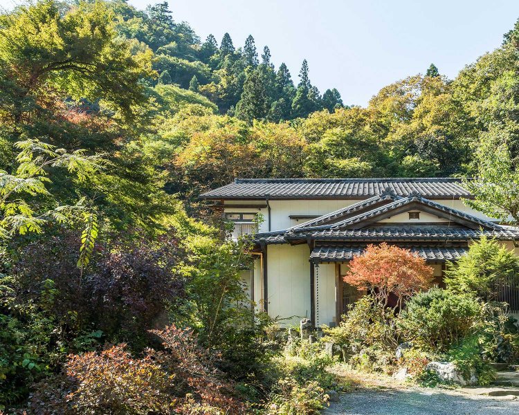 静かな山里にある。館内はとても清潔に保たれている。