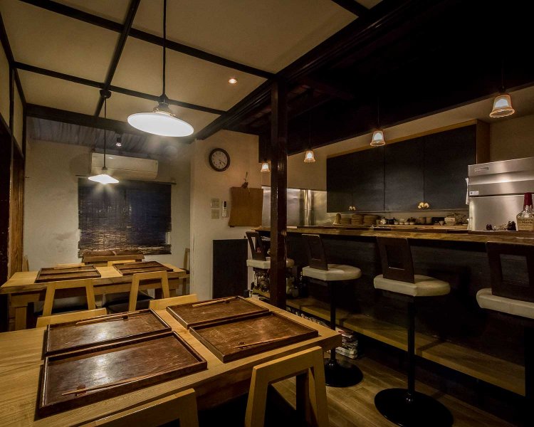 全14席でこぢんまり。