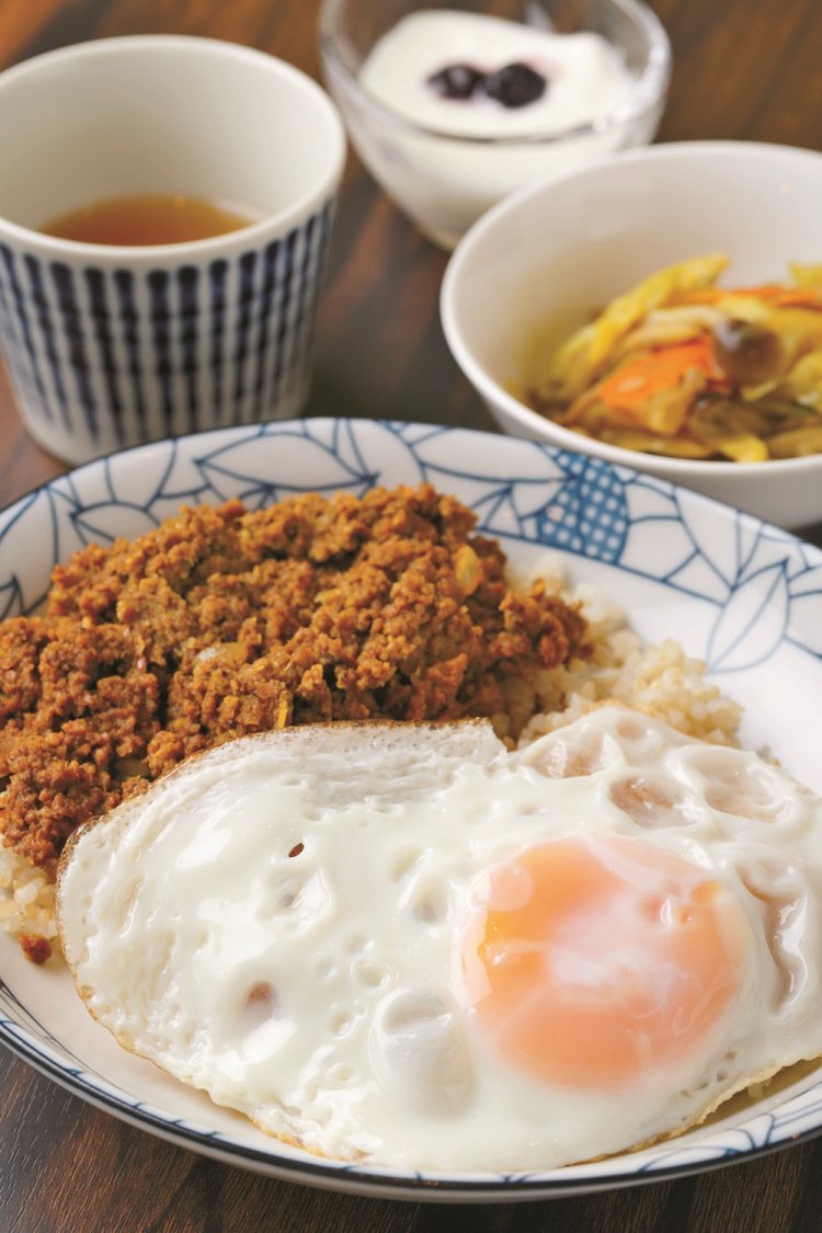 NC牛キーマカレー1200円。隠し味に沖縄の発酵ウコンが。