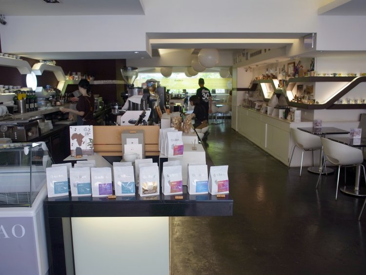 奥行のある店内