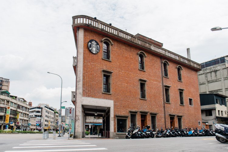 星巴克 艋舺門市（シンバークゥバンカメンシー）