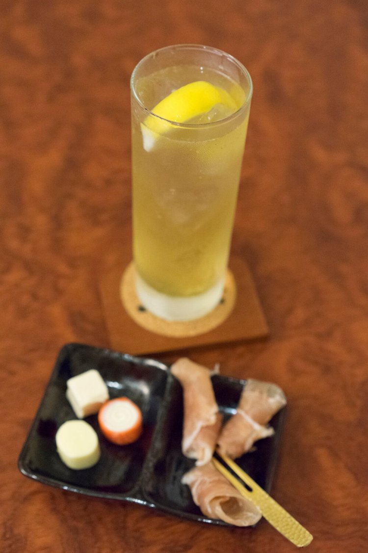 失格サワー900円（お通し500円）。さらに度数の高いシッカク1000円もあるが「強すぎるのでおすすめしません（笑）」とのこと。