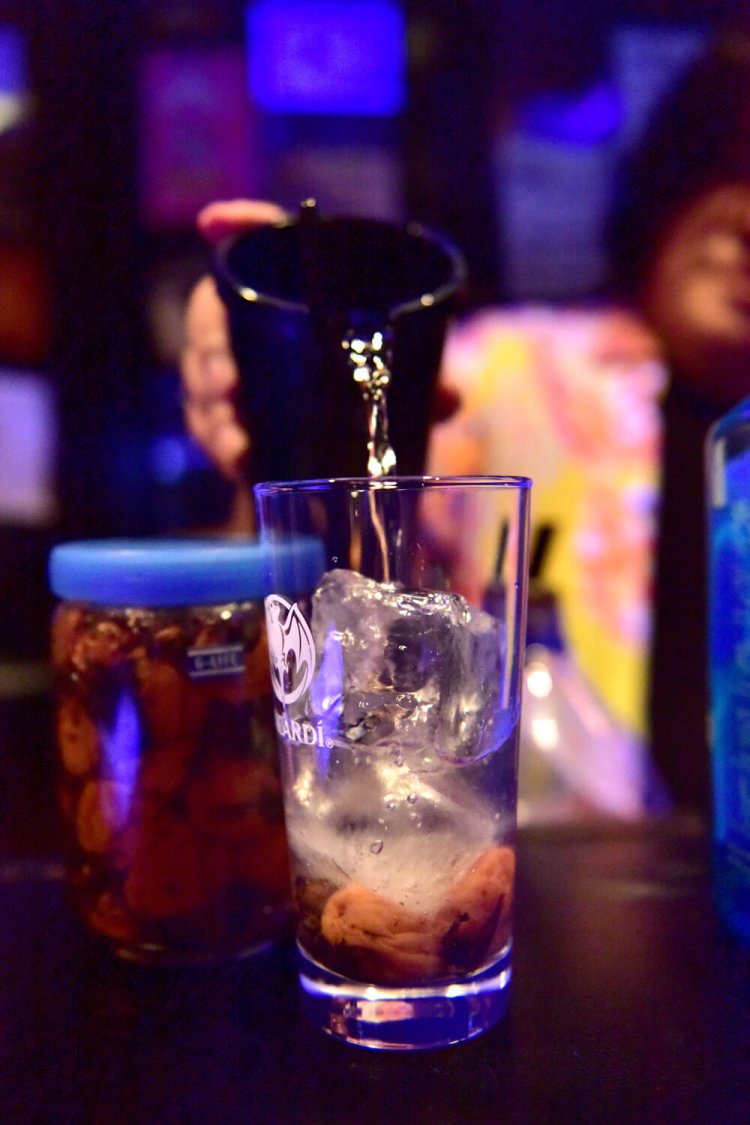 手作り梅は焼酎500円やソーダ割り600円で。