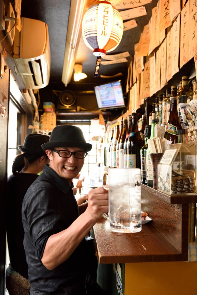 「でかジョッキは通常量の2.5倍なのに値段は2倍！」と常連。