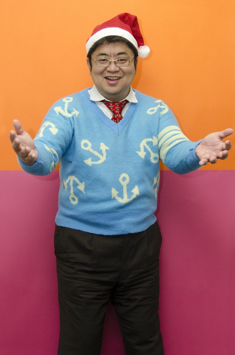 クリスマスらしい要素は見当たらないものの、腕のボーダーがスタイリッシュ。大胆なデザインだ。