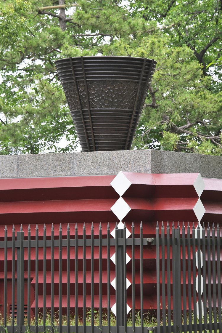 戸田公園には1964年開催中に点火し続けた聖火台が現存。燃料は液化プロパンガス。