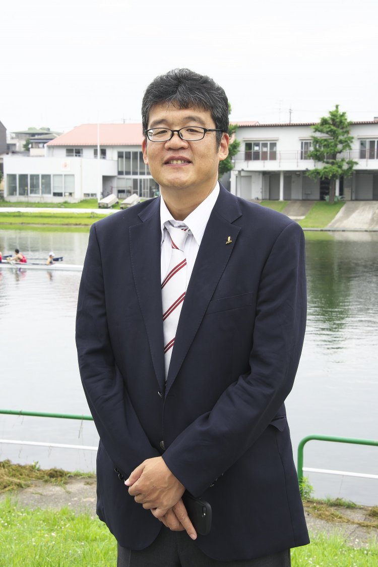 日本ボート協会広報担当の吉田健二さん。ご自身も早稲田大学でボート競技の日々だった。