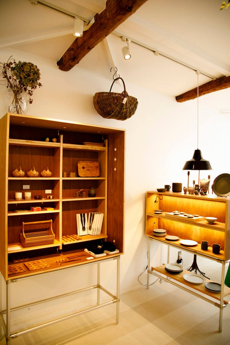 リトアニア雑貨や器も。