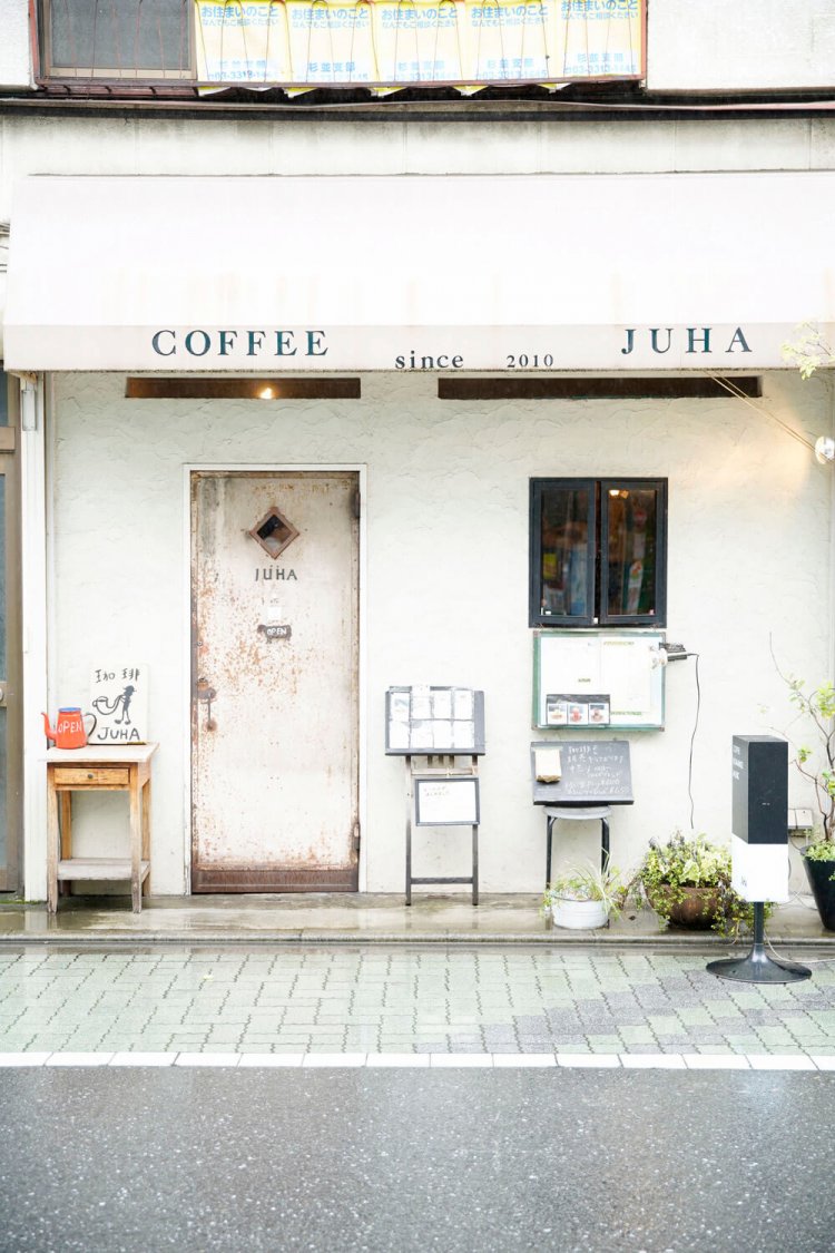 『マサコ』のベンチと椅子が現役。