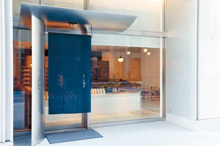 併設するショップでお茶やのりを購入できる。