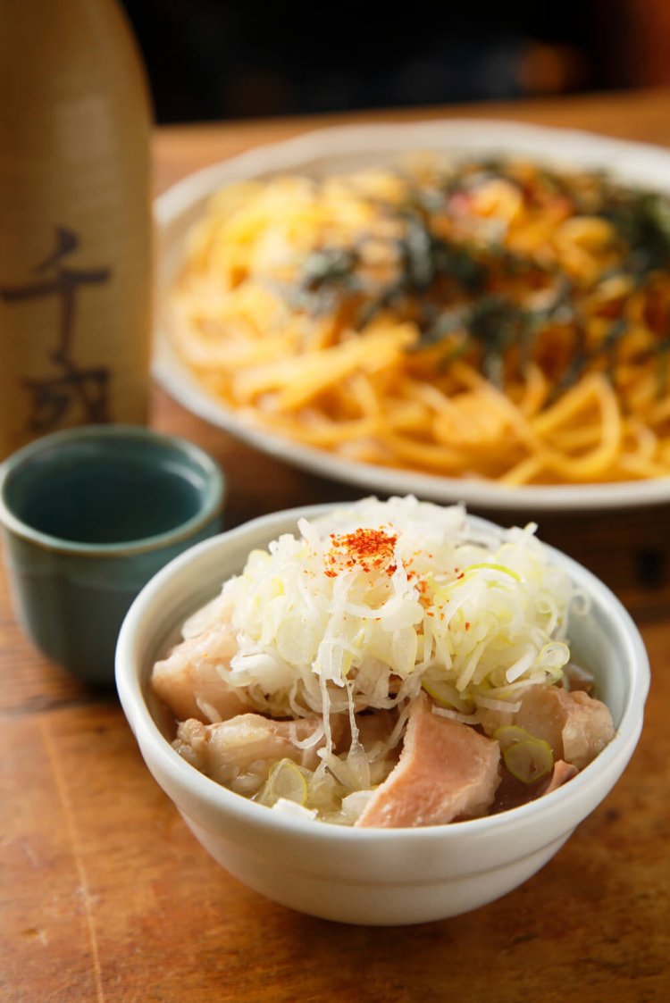 煮込み593円、日本酒中徳利1646円など。